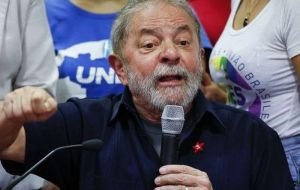 La agitación política se agudizó la semana pasada con la conducción de Lula da Silva a declarar ante la policía por el escándalo de corrupción en Petrobras