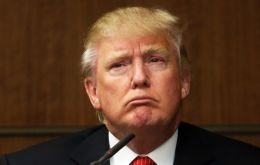 El Sun Sentinel descalificó a Trump al preguntar a los votantes si confiarían “el arsenal nuclear” al “errático” y “petulante” magnate inmobiliario.