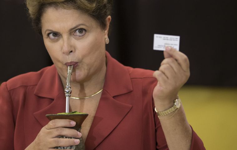 Rousseff mantiene los peores índices de popularidad que ha tenido un gobernante en Brasil, en torno al 10%