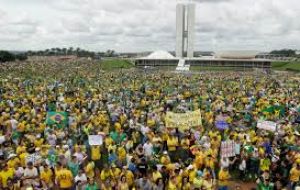 El acto más simbólico ocurrió en Brasilia, donde unas 150.000 personas, según la Policía, se plantaron frente al Congreso en respaldo al proceso.
