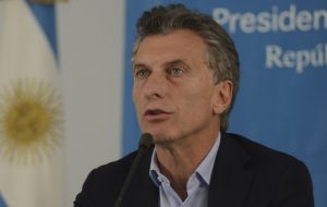 Preguntado si la oposición no está “extorsionando un poco” al gobierno con sus exigencias, Prat Gay recordó que Macri no tiene mayoría parlamentaria.