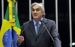 Amaral, quien perteneció al principal partido opositor, PSDB, antes de afiliarse al PT, fue encarcelado en noviembre y permaneció en prisión por casi tres meses. 