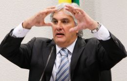 Oposición pidió sumar las acusaciones del detenido senador Delcidio do Amaral, quien involucró a Rousseff y Lula como beneficiarios de la estafa en Petrobras 