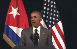 “Vine aquí a dejar atrás los últimos vestigios de la Guerra Fría. Vine aquí extendiendo la mano de la amistad al pueblo cubano”, afirmó Obama