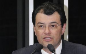 “Yo creo que es apresurado tomar decisiones tajantes frente un momento crítico del país”, afirmó Eduardo Braga, ministro de Minas y Energía del PMDB