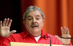 “Temer es un profesor de Derecho y sabe que lo que están haciendo es un golpe, que este juicio político es un golpe” sostuvo Lula da Silva en un acto político. 