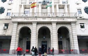 Madrid anunció una investigación centrada en eventuales clientes del gabinete panameño residentes en España, según la fiscalía de la Audiencia Nacional.
