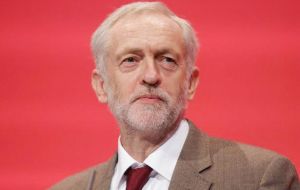 El Jefe laborista Jeremy Corbyn sugirió 'gobierno directo' desde Londres para los Territorios de Ultramar, tras la revelaciones que emergieran desde Panamá 