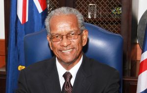 El Premier de las Islas Vírgenes Británicas, Orlando Smith OBE, es el actual presidente de la UKOTA 