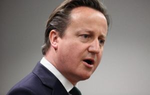 Cameron dijo en una entrevista con la cadena de televisión ITV que vendió los activos en 2010, cuatro meses antes de asumir como Primer Ministro.