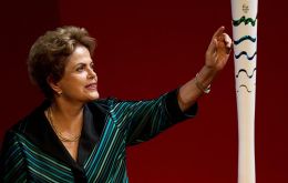 La antorcha olímpica tiene que partir el 21 de abril de Olimpia para llegar a Río el 5 de agosto, pero este mes es decisivo para el desafío político que acosa a Rousseff  