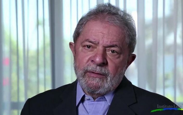 Lula comparó las frenéticas negociaciones con los diputados para la votación del domingo sobre el juicio político de Rousseff al “sube y baja” de la Bolsa de Valores.