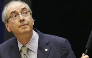 “Que Dios tenga misericordia de Brasil, voto sí”, dijo Cunha, el voto más simbólico y poderoso de la tarde, ya que fue quien instrumentó le juicio contra Rousseff