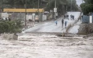 Las lluvias provocaron deslizamientos de tierra y crecidas de los ríos que nacen en la cordillera de la zona central de Chile y han anegado vastas zonas  