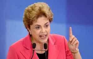 Temer intentó vender “terrenos en la Luna” a los brasileños y ofrecer un plan económico al empresariado sin tener en cuenta los planes sociales, acusó Rousseff