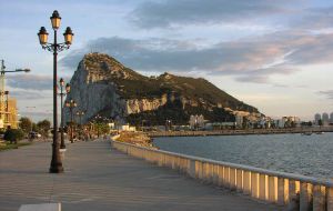 La experiencia ha mostrado que España aprovecharía cualquier renegociación de ese tipo (con la UE) para minar, aislar y excluir todavía más a Gibraltar