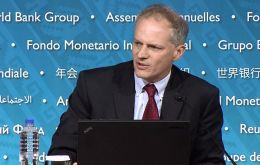 Por los desequilibrios macroeconómicos, “claramente la situación no es sostenible en el mediano plazo”, dijo el director del FMI Alejandro Werner.