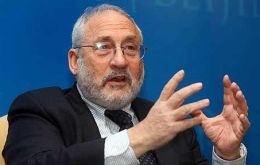 “El problema principal es el acceso al crédito para pequeñas y medianas empresas, es llevar el flujo de dinero a la economía real”, dijo Stiglitz. 