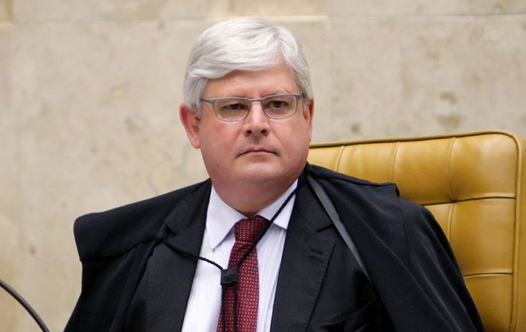 Todos los congresistas que desea investigar el procurador Rodrigo Janot, están citados en declaraciones del senador Delcidio do Amaral, arrestado en diciembre