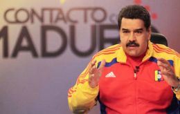 ”Si llegara a darse (...) como lo establezca el Poder Electoral, que 'se recogieron las firmas' vamos a referendo y punto, y vamos a salir a las calles” dijo Maduro