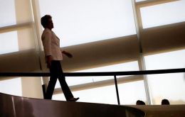 Con el descenso por la rampa del Palacio del Planalto, la presidenta pretende demostrar que se va por la “puerta grande”