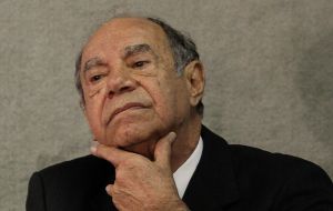 En el congreso el legislador Jair Bolsonaro homenajeó a otro torturador fallecido, el coronel Carlos Alberto Brilhante Ustra, “el terror de Dilma Rousseff”.