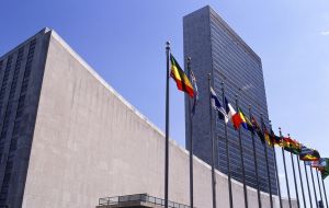 Argentina presenta con regularidad el tema ante la Organización de las Naciones Unidas, particularmente el Comité de descolonización o el C24.