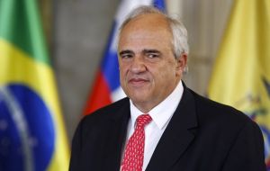 Loizaga declaró que comunicará a Samper el desacuerdo de Paraguay con su viaje a Venezuela para impulsar el diálogo entre el gobierno y la oposición.