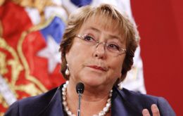 Bachelet argumentó su derecho a defenderse “de mentiras e injurias”, y pide tres años de cárcel y US$ 10.000 de multa para periodistas de la revista Qué Pasa