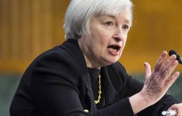 La presidenta de la Fed espera que un crecimiento en el empleo y la mayor inflación continúen superando a las informaciones negativas