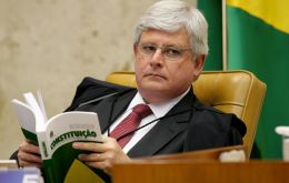 El fiscal Rodrigo Janot realizó una petición al Supremo Tribunal Federal para una investigación formal al ministro de Turismo, Henrique Eduardo Alves