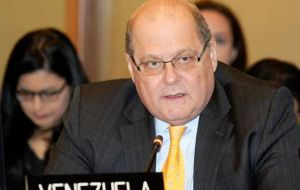 El embajador Bernardo Álvarez señaló que Almagro “no está facultado” para convocar esa reunión, y debe declararse la “inadmisibilidad” de la dicha solicitud.