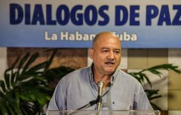 Colombia y FARC-EP ”informamos a la opinión pública que hemos llegado con éxito al acuerdo para el cese el fuego y de hostilidades bilateral y definitivo”