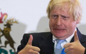 Con fama de histriónico y un sentido del humor que hace reír hasta a sus más acérrimos enemigos políticos, Johnson, de 52 años, es el típico “tory” británico