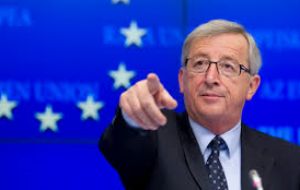 Juncker, Francia y países del sur, así como los socialdemócratas europeos abogan por una política favorable al crecimiento y menos marcada por la austeridad