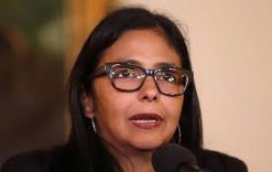 La canciller venezolana Delcy Rodríguez rechazó la posición brasileña y reclamó la presidencia pro témpore del Mercosur para su país