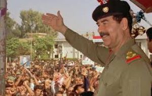 “Fue mejor sacar a Saddam Hussein”, un acto  que no cree sea “la causa del terrorismo que vemos hoy, ya sea en Medio Oriente o en cualquier otra parte”