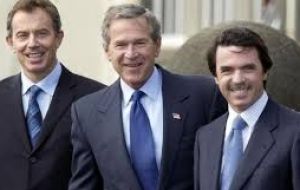 Blair y el entonces presidente español, José María Aznar, acordaron con Bush en las islas Azores “no agotar la vía de la ONU” antes de invadir Irak en marzo 2003