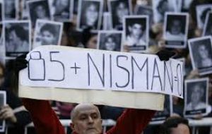 Se recordó a Nisman, durante una década el fiscal especial de la causa hasta su muerte el 18 de enero de 2015, cuando fue hallado con un disparo en la sien.
