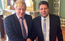 Johnson dijo, “Soy hincha a muerte de Gibraltar; es un lugar que admiro mucho” y comprometió total apoyo a la soberanía del Peñón