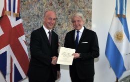 El nuevo Embajador de Gran Bretaña en Argentina, Mark Kent, presentó sus cartas credenciales ante el Vicecanciller Carlos Foradori