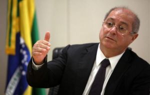 El ex ministro  Paulo Bernardo  Silva es acusado de cobrar sobornos a cambio de contratos con el Ministerio de Planificación entre 2010 y 2015.