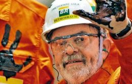 ”Hay elementos de prueba que Lula recibió, directa e indirectamente, ventajas (financieras) indebidas de la estructura delictiva en Petrobras”, dice el documento