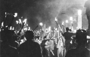 El 27 de enero de 1953, tras el golpe alevoso de Batista en 1952, se realizó la primera Marcha de las Antorchas para conmemorar el centenario del natalicio de Martí.