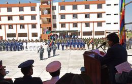 Morales, que inauguró la Escuela de Comando Militar “antiimperialista”, dijo que esta tiene la misión de servir “para la defensa del pueblo y no del imperio”.