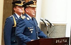 Según el general Gonzalo Durán, jefe de las tres fuerzas militares, ninguno de sus camaradas jóvenes conoce lo que es un golpe de Estado.