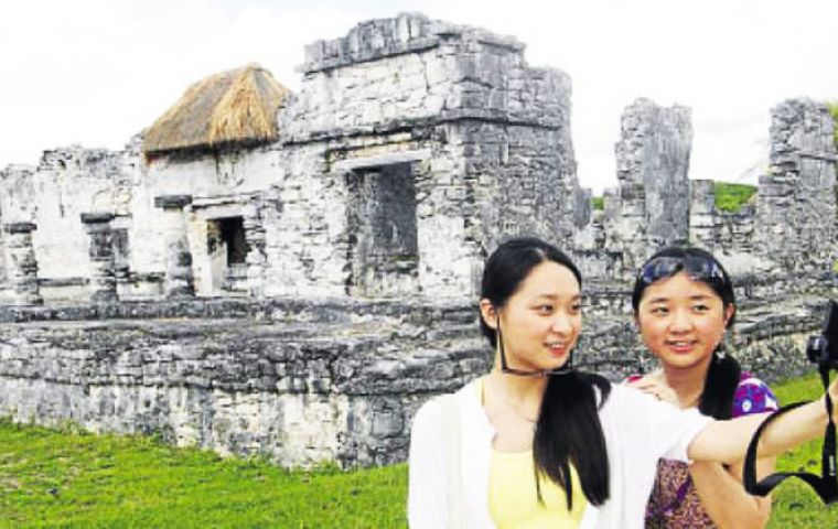 México lleva cuatro años aumentando el número de turistas chinos a porcentajes de doble dígito y en 2015, el aumento fue de casi el 30%,  tras llegar a las casi 100.000
