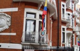 La madrugada del lunes, un individuo intentó acceder a las dependencias de la misión ecuatoriana en Londres, donde está refugiado Assange