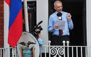 Las autoridades ecuatorianas lamentan lo sucedido, a pesar de los “ingentes recursos” que el Gobierno británico destinó para evitar la salida de Assange