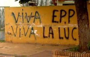 Según la policía, el EPP fue entrenado por la guerrilla FARC de Colombia y cuenta con una veintena de militantes quienes se identifican como anarco-comunistas